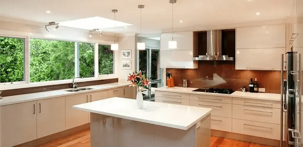 Kitchen cabinet refacing and remodel results in a modern kitchen in Columbus, OH